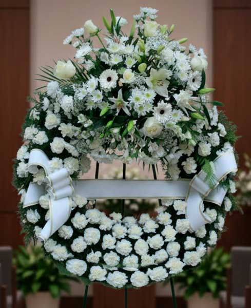 Corona Funeraria un cabezal tonos blancos